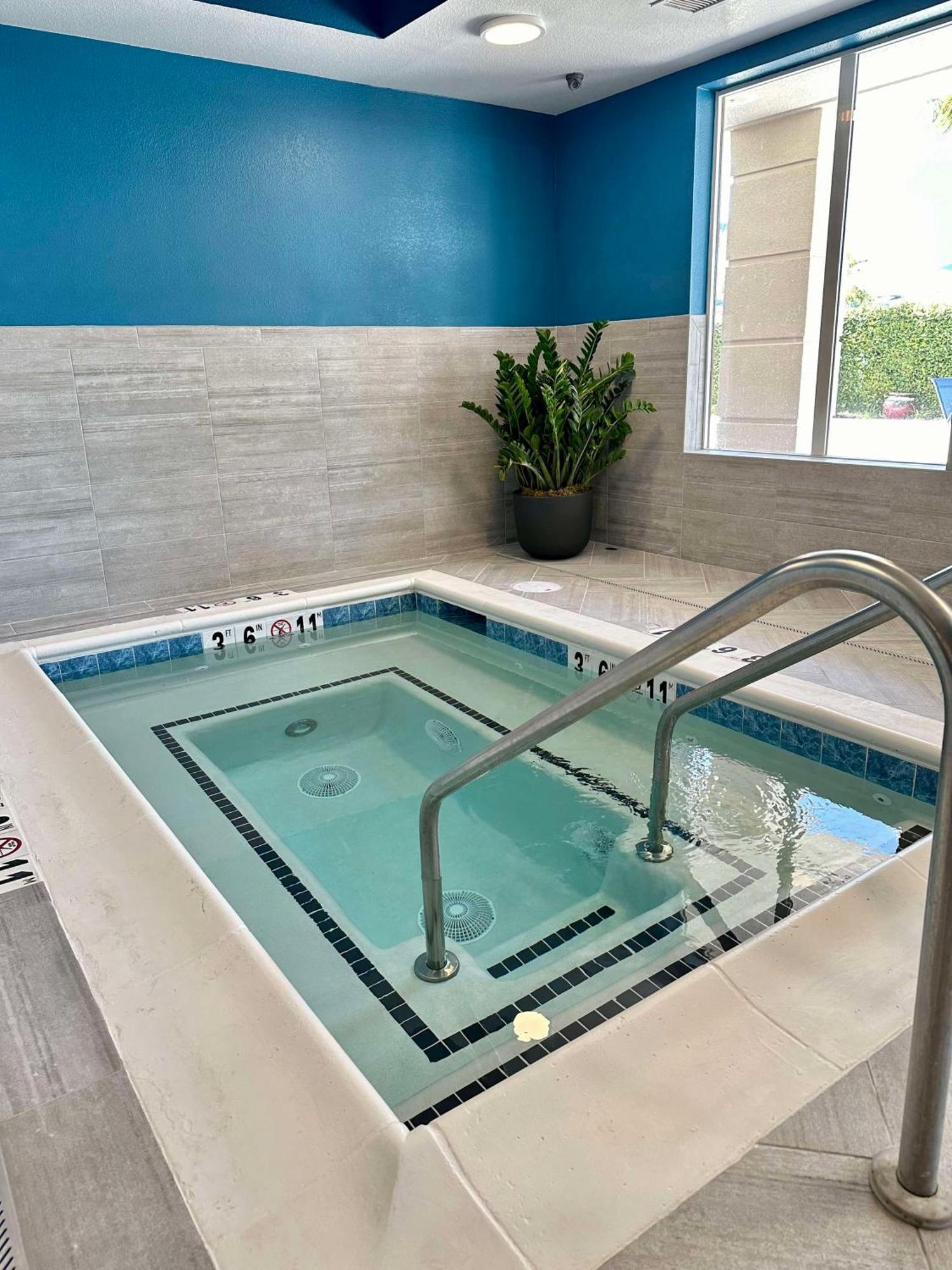 Hampton Inn & Suites Lathrop Bagian luar foto