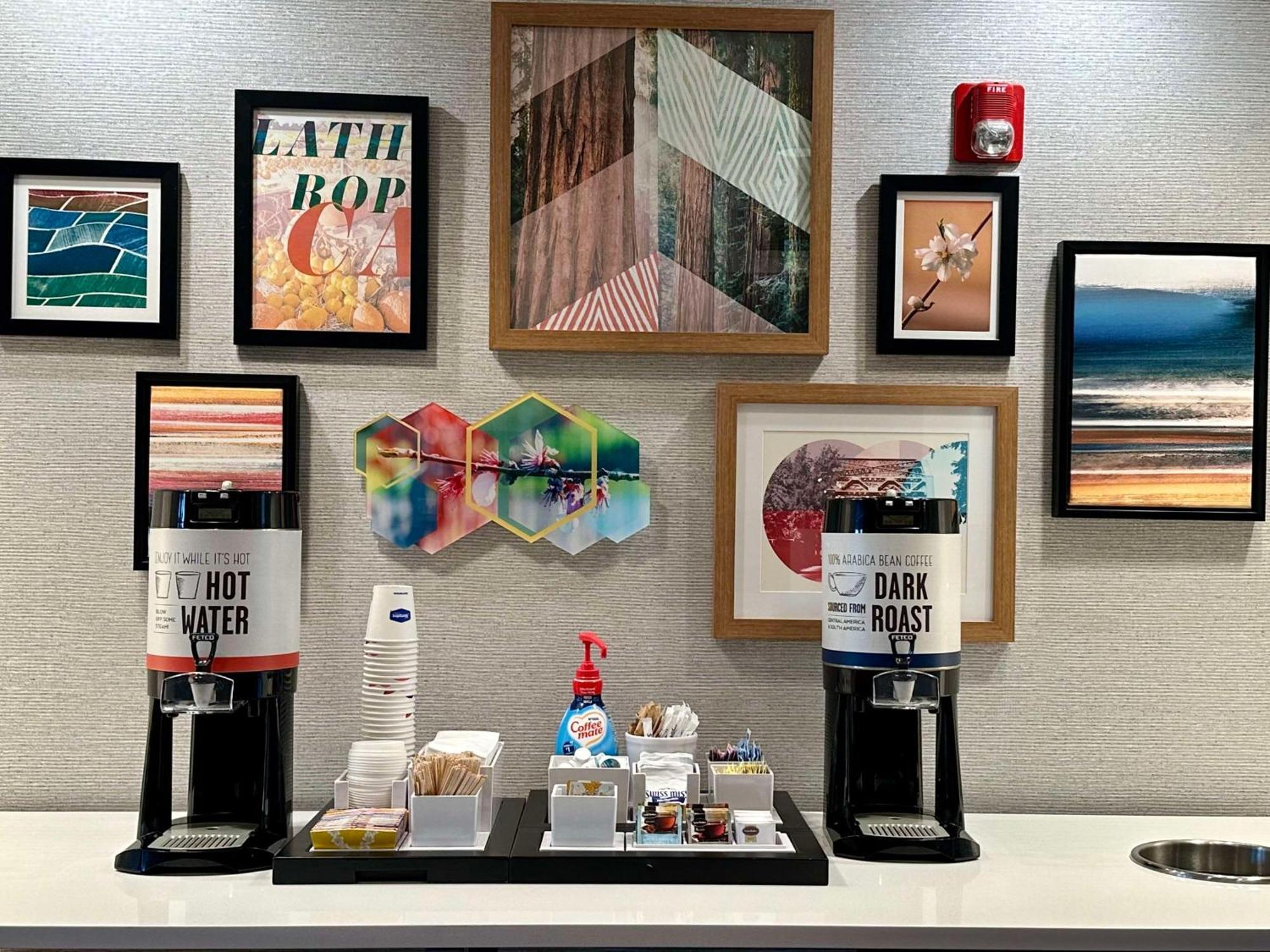 Hampton Inn & Suites Lathrop Bagian luar foto