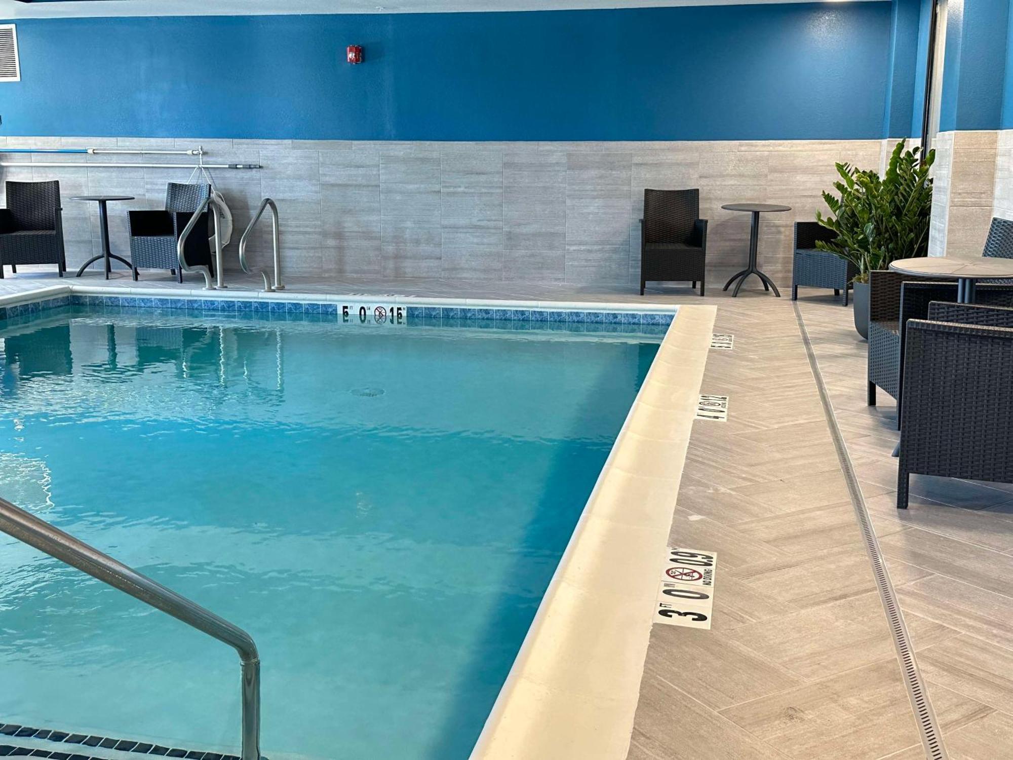 Hampton Inn & Suites Lathrop Bagian luar foto
