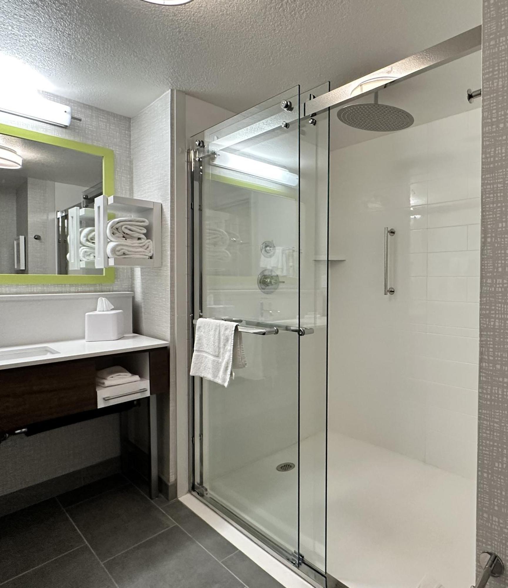 Hampton Inn & Suites Lathrop Bagian luar foto